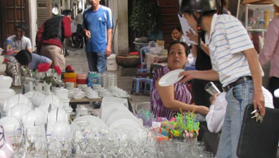 Ngộ độc chì từ chén đĩa thủy tinh kém chất lượng – cảnh báo không bao giờ “thừa”