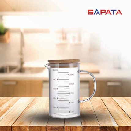 Ca lường thủy tinh có quai 500ml nắp tre - SAPATA - 1